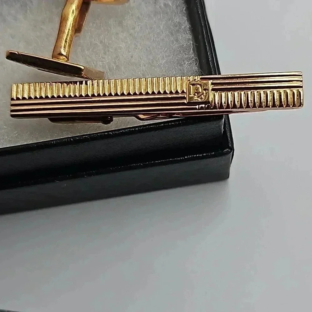 Christian Dior CD Logo Bullet Back Gold Tone Cufflinks with Tie Bar - Picture 3 of 4